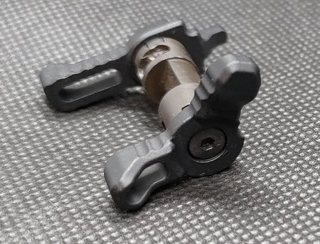 OBUSTRONNY BEZPIECZNIK / SELEKTOR OGNIA - GEN 2 - AR15 / AR10 - DEFTAR CZARNY